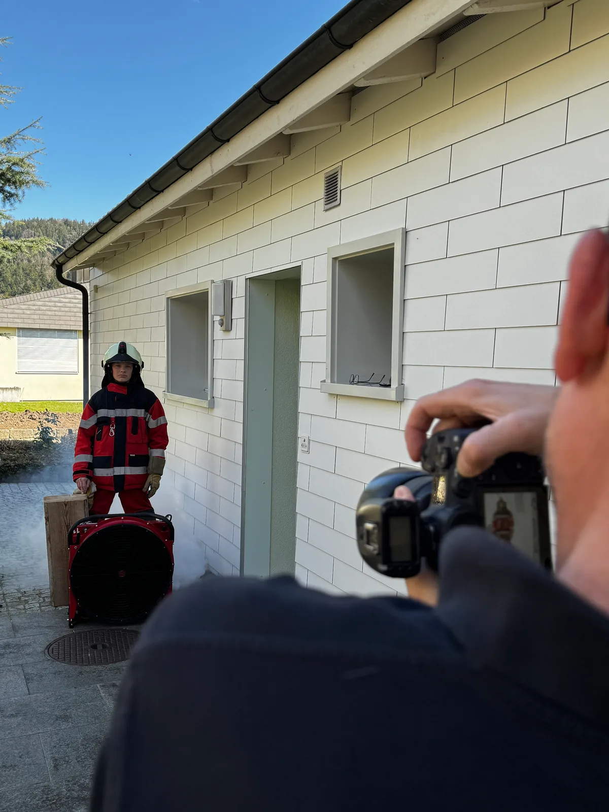 Bilder einer Feuerwehrübung, die mit der Kamera begleitet wurde.